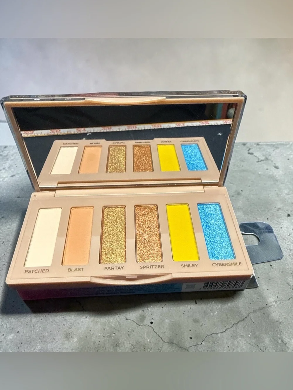 Urban Decay Limited Edition Smiley Eyeshadow Palettw